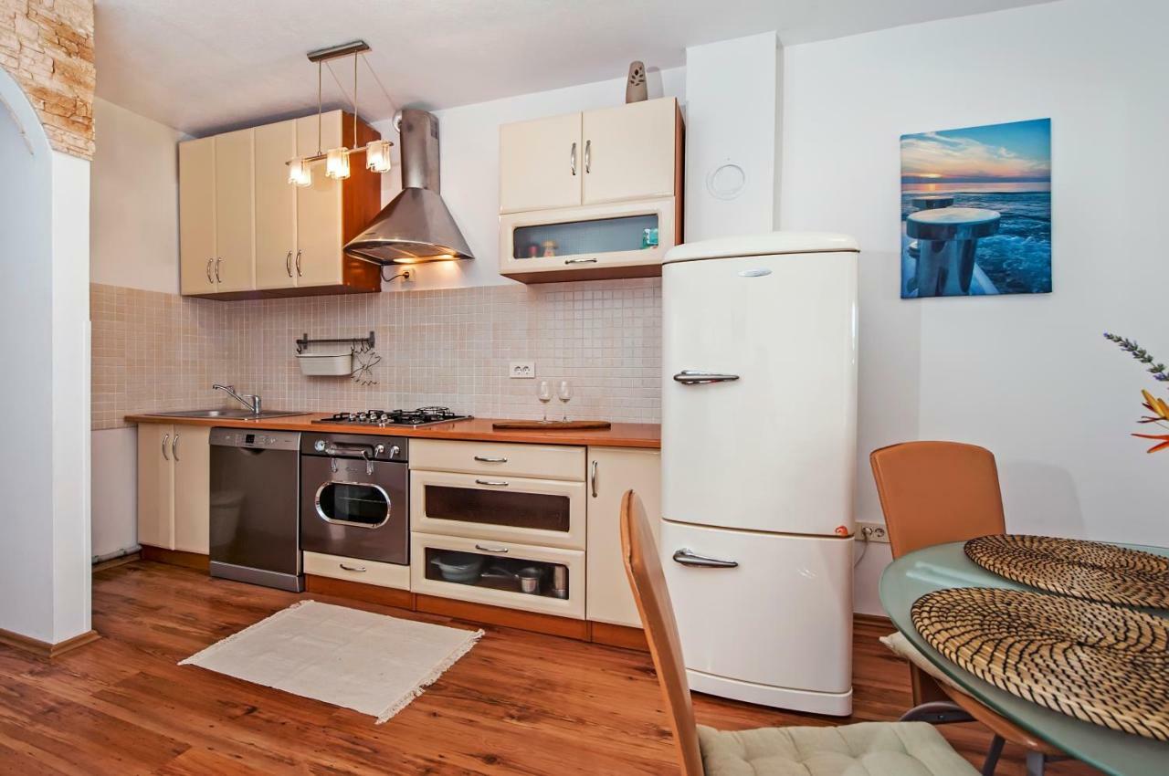 Apartment Thalassa โรวีน ภายนอก รูปภาพ