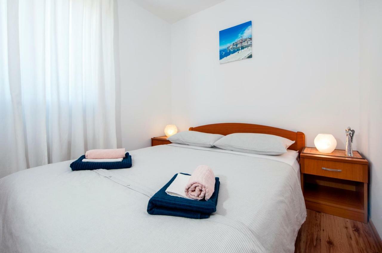 Apartment Thalassa โรวีน ภายนอก รูปภาพ