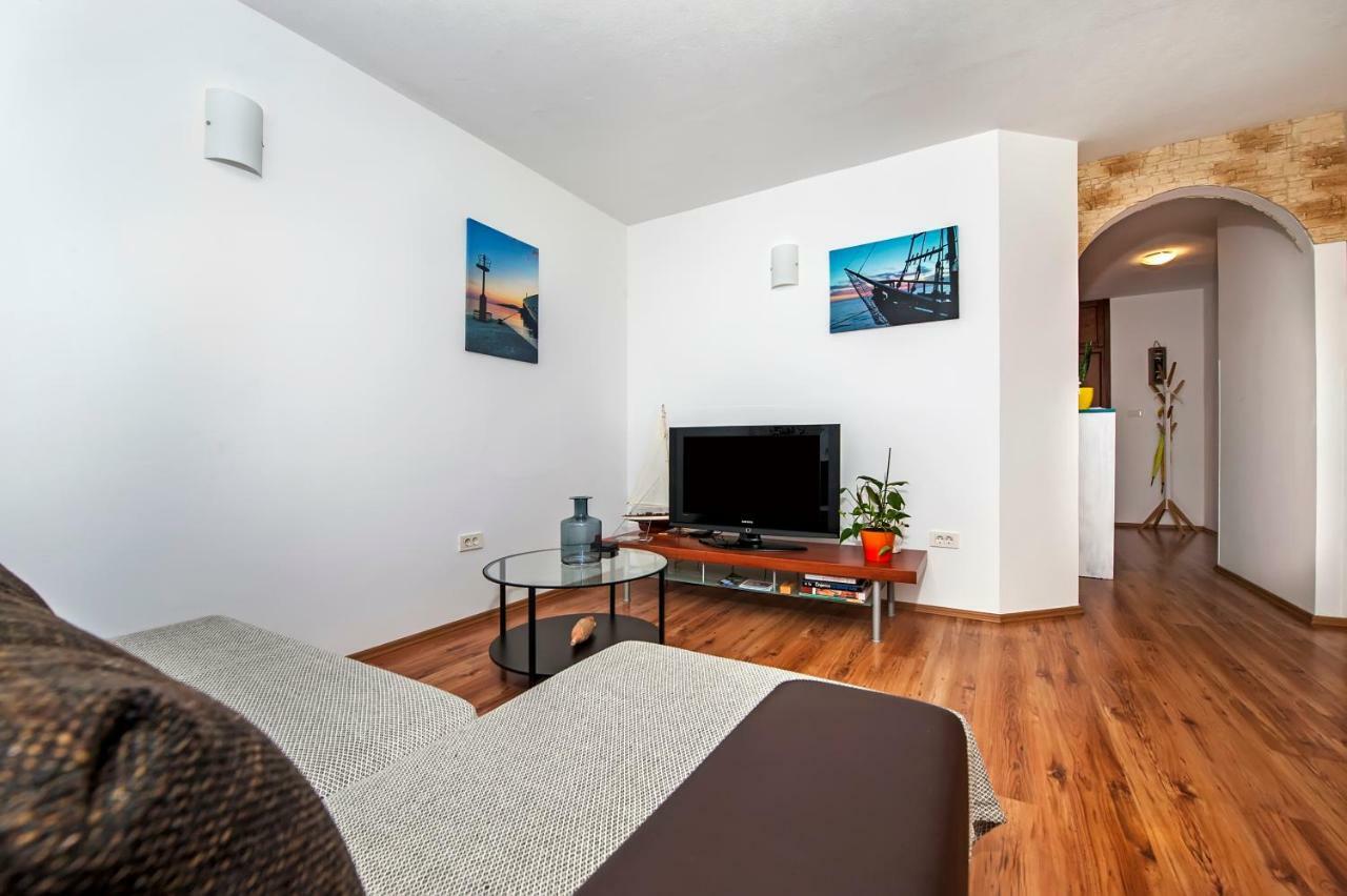 Apartment Thalassa โรวีน ภายนอก รูปภาพ