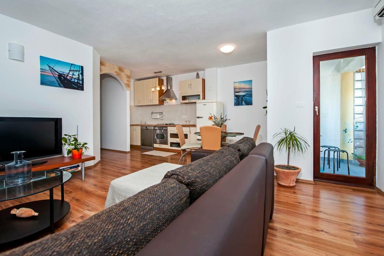 Apartment Thalassa โรวีน ภายนอก รูปภาพ
